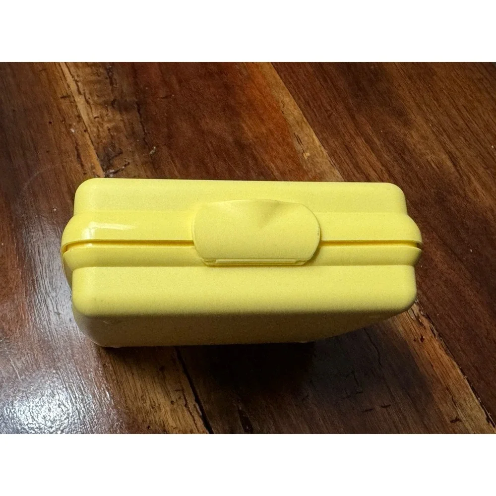 Tupperware SpongeBob Squarepants Sandwich Keeper Container 3752D-2 Yellow NEW - Picture 3 of 5
